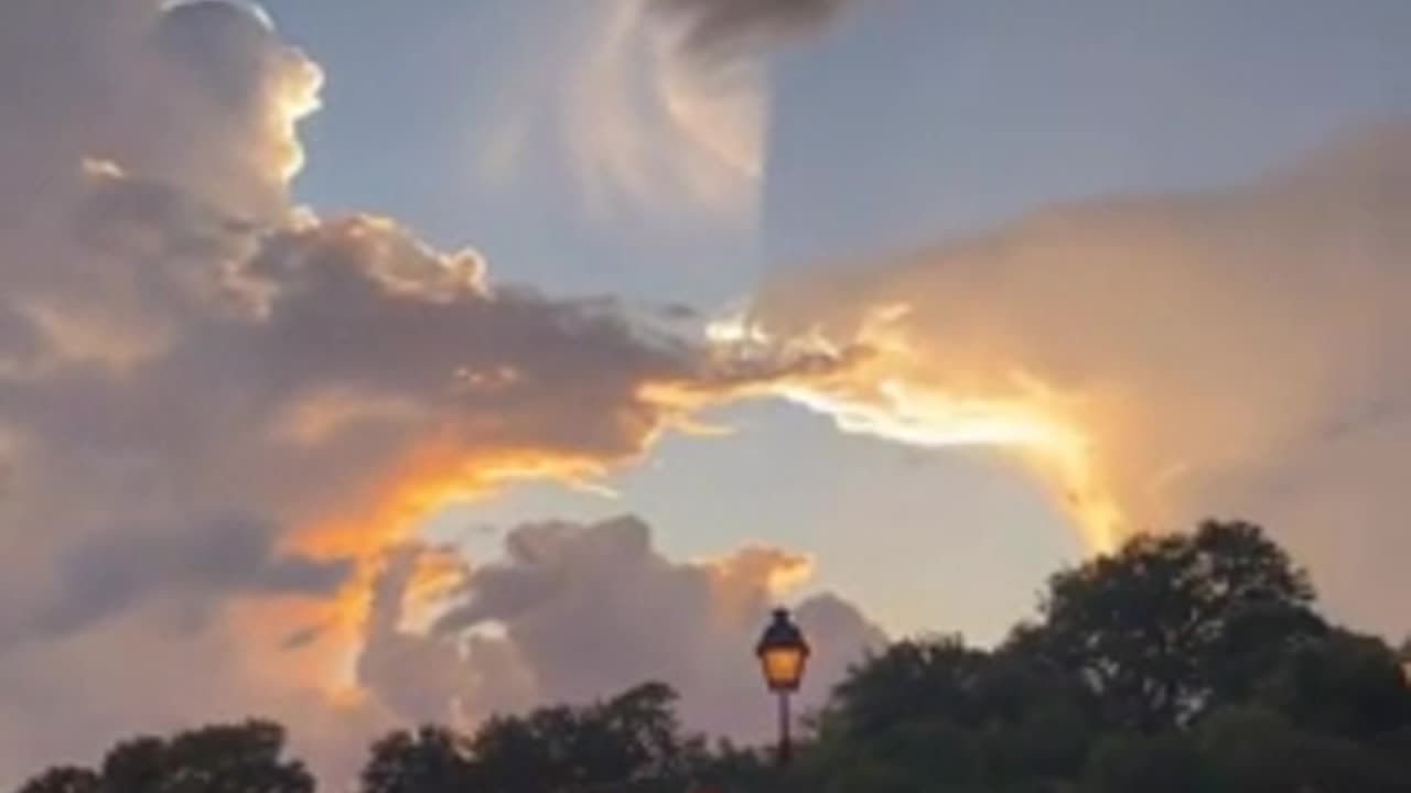 SKY GLITCH - 1 - REAL SKY OR SIMULATION