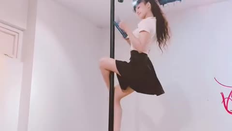 Incredible Pole Dance Skills! Effortlessly Reading While Holding a Stunning Pose!