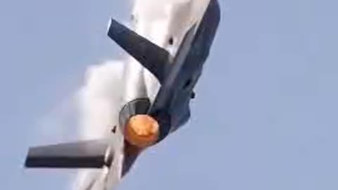 why is impossible to copy f35 #military #DonaldTrump #america #militaryaircraft #airforce #b2bomber