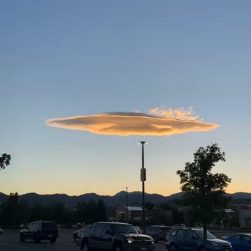 THIS CLOUD LOOKS LIKE A ...