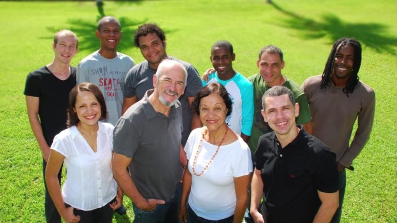 Mão no arado (Hand on the Plow) - Grupo Logos