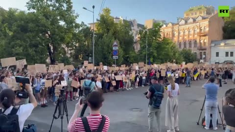 Young Ukrainians take to the streets in Kiev