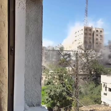 Watch: The moment Al-Susi residential tower in Gaza collapsed