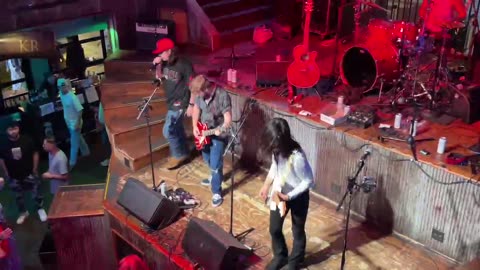 NASHVILLE TN LIVE BROADWAY STREET / PEOPLE WATCHING / BANDS WATCHING / BARS
