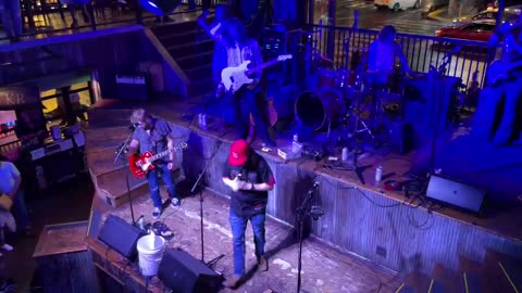 NASHVILLE TN LIVE BROADWAY STREET / PEOPLE WATCHING / BANDS WATCHING / BARS