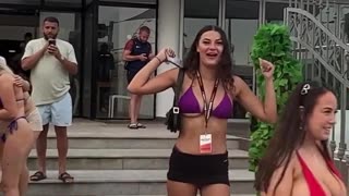 How would YOU react? 😂👇