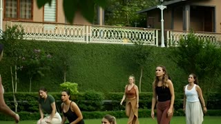 Yoga class & flat a$$ check