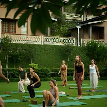 Yoga class & flat a$$ check