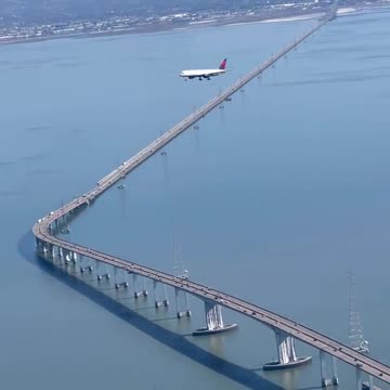 ✈️ A "frozen" plane has gone viral online
