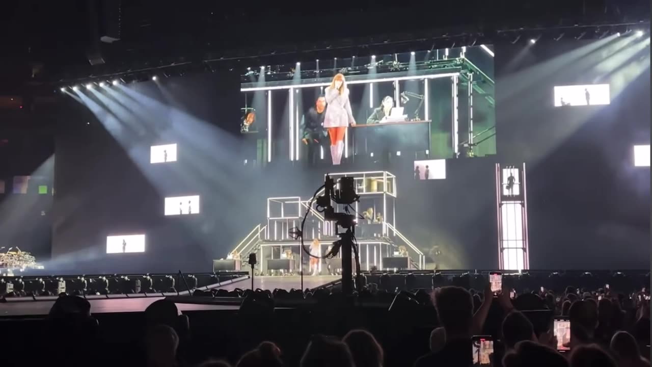 Taylor Swift - Lover Set opening night (theerastour Glendale)