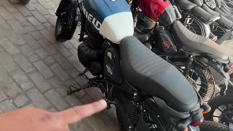 Hunter 350 base and top bike