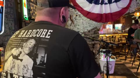 NASHVILLE TN LIVE BROADWAY STREET / PEOPLE WATCHING / BANDS WATCHING / BARS