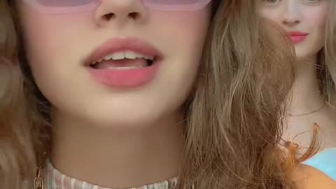 كاشي تحبيني انا ولا انتي