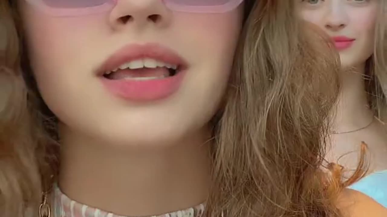 كاشي تحبيني انا ولا انتي