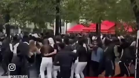 Riot over free fried chicken