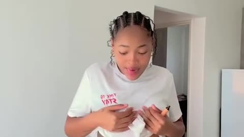 "Thick girls making skinny jeans cry 😭👖" — dance/fashion-focused with humor.