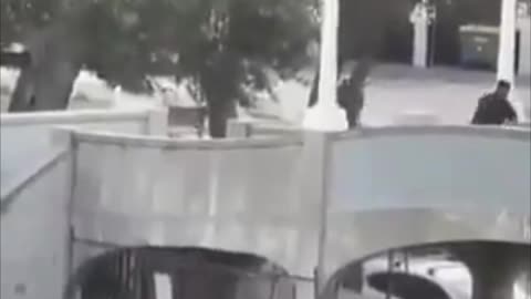 Burri i guximshëm i heq armën nga dora agresorit në Australi