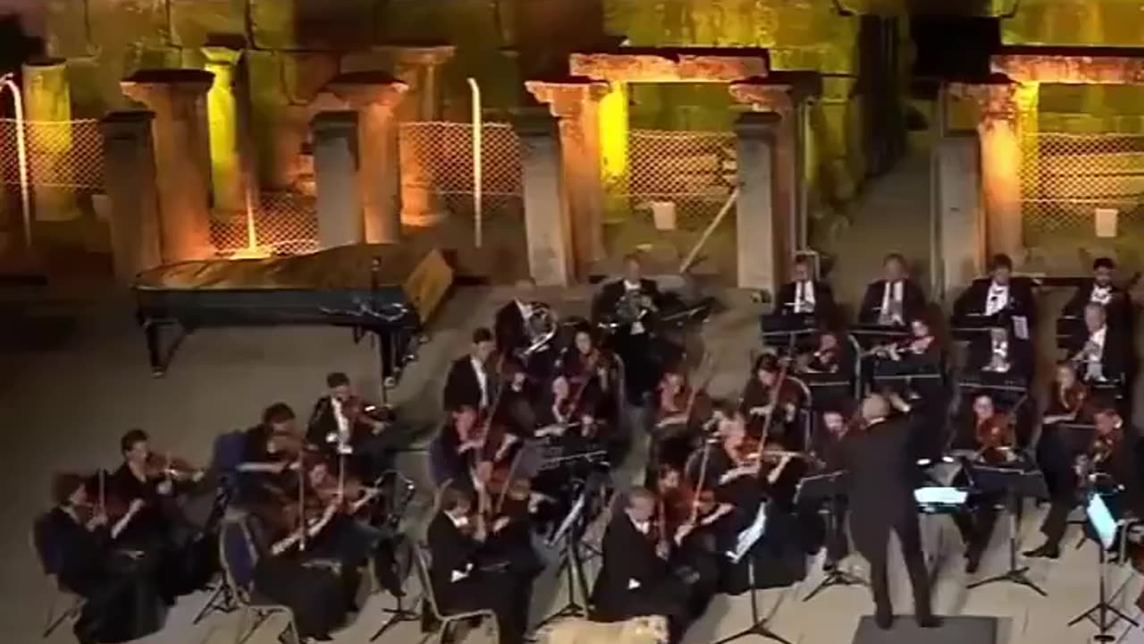 Good boy stealing the show.. 😂