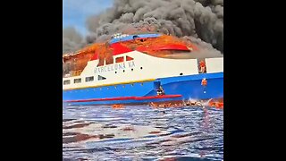 Se incendia un barco con cientos de pasajeros en Indonesia
