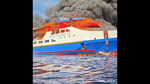 Se incendia un barco con cientos de pasajeros en Indonesia