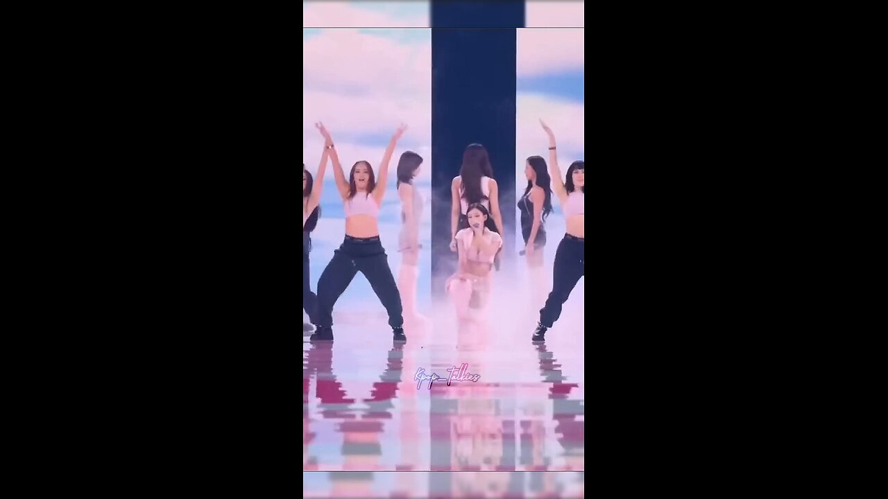 twice performance At Victoria's Secret 2025