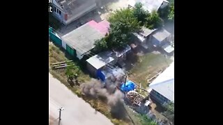 Soldado ucraniano usa a mujer y niño como escudos durante combates