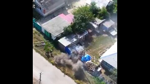 Soldado ucraniano usa a mujer y niño como escudos durante combates