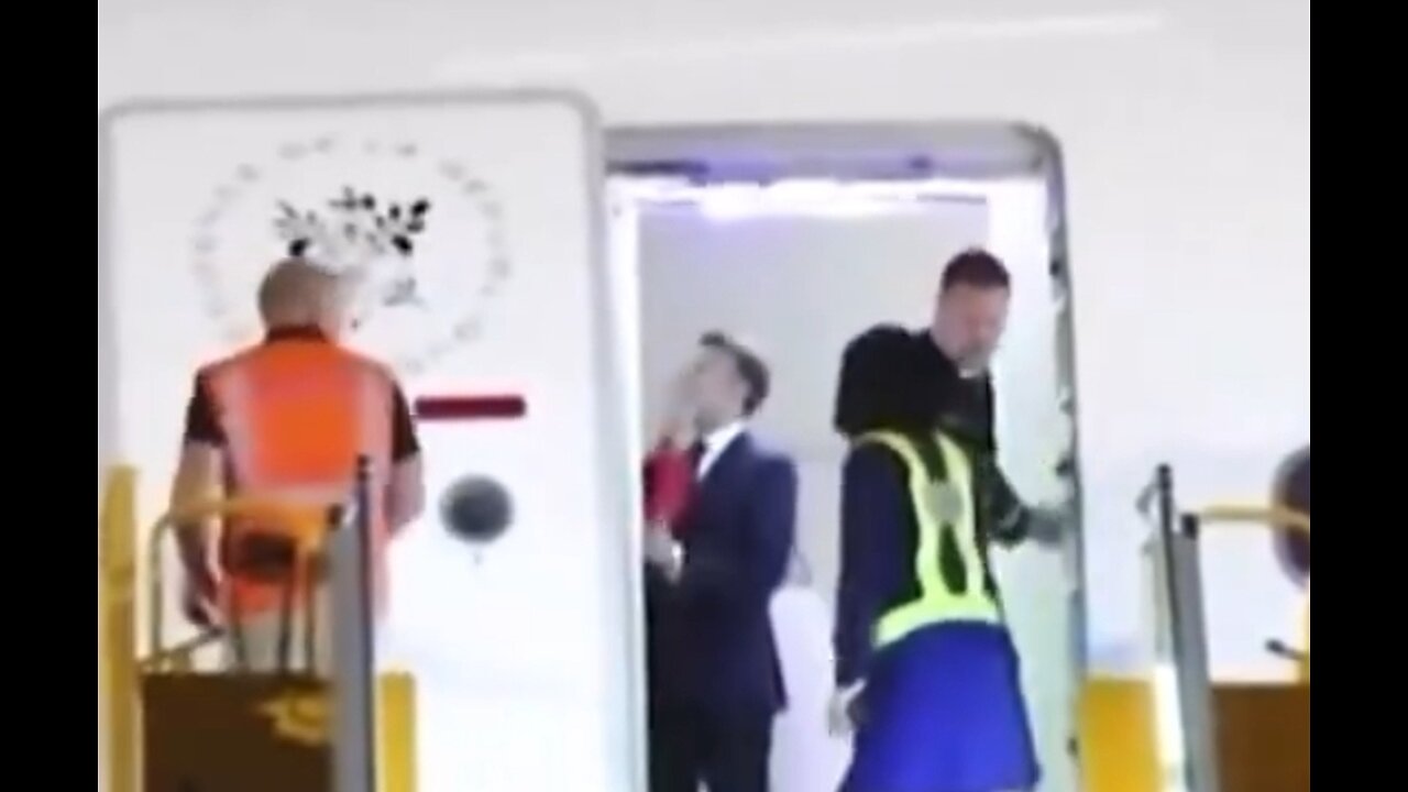 French President Macron Shoved In The Face By His Wife