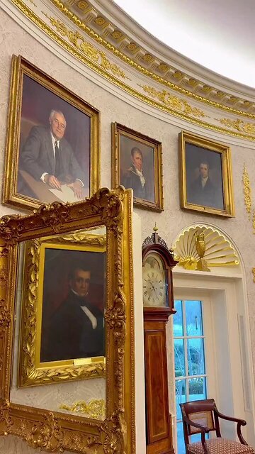 THE TRUMP OVAL OFFICE ON CHRISTMAS DAY...