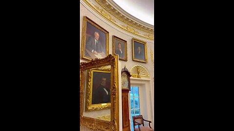 THE TRUMP OVAL OFFICE ON CHRISTMAS DAY...