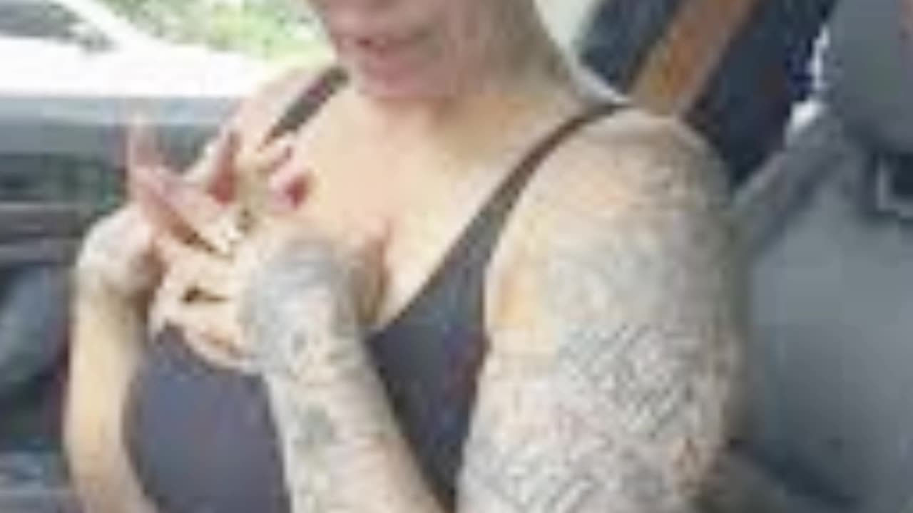 Hilarious Lambo Fail: Jelly Roll & Bunnie Xo Can’t Get It in Drive! - WorldEye