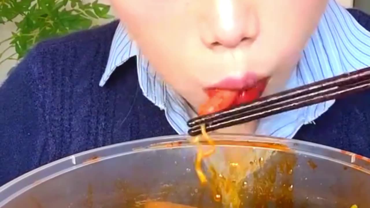 asmr Chinese food eating 😋 || #asmr #food #trending #likeforlikes #viral #chinese #eating #shorts