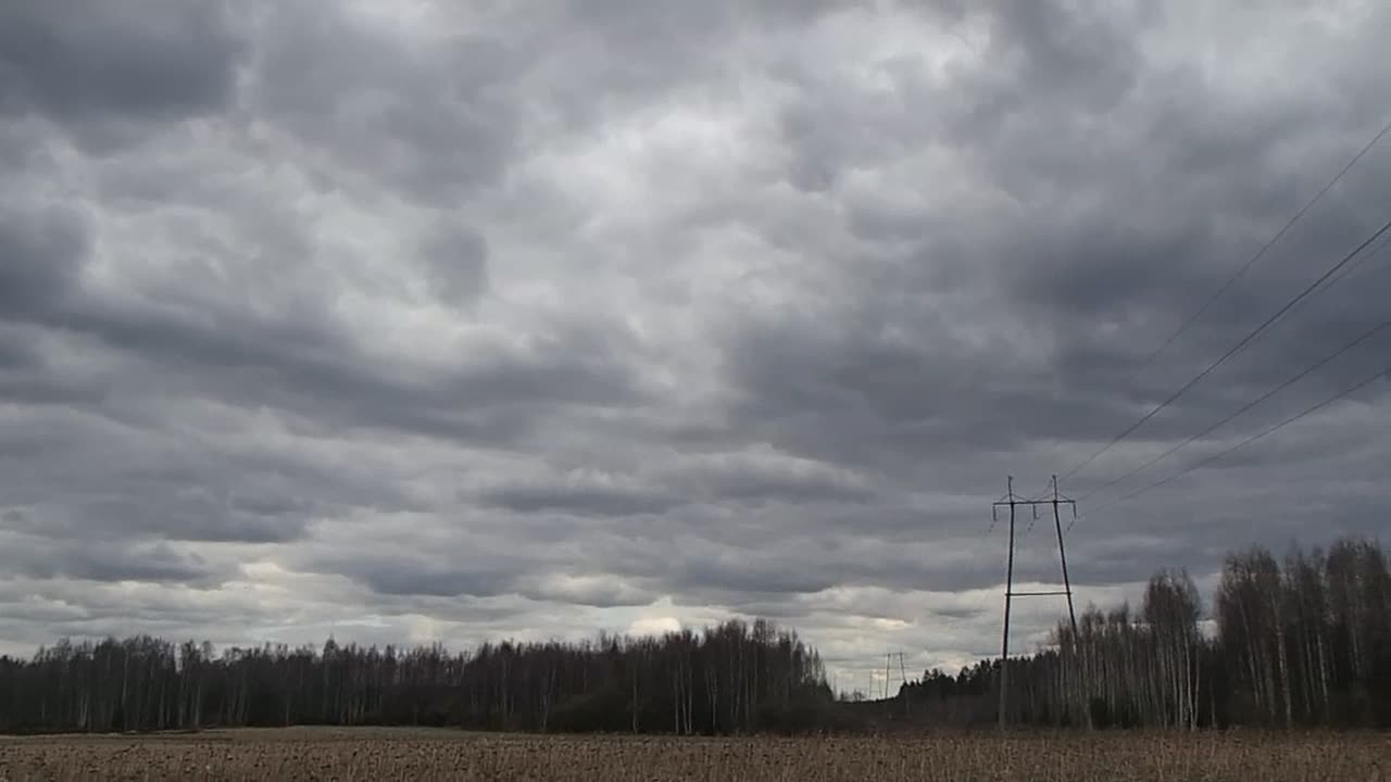 miten luontoa katsomalla tietää mitkä pilvet on normaaleita?