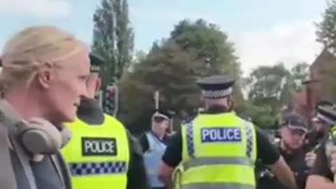 Are the Police Traitors？