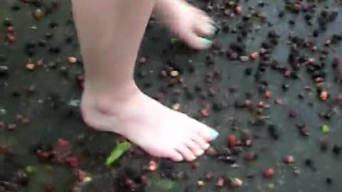 Sexy Young Feet Crush Berries