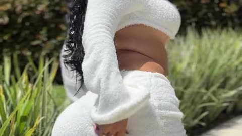 🍑 Sexy Lady In Short White Skirt 🔥💯