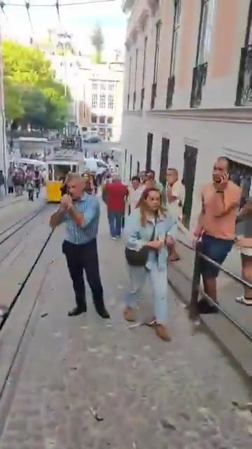 Funicular turístico descarrilado en Portugal