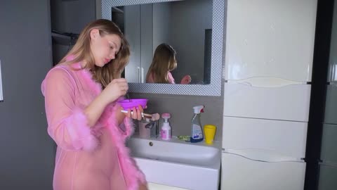 HOT GIRL 4K transparent cleaning the mirrorHot girl in transparent dress sexy transparent