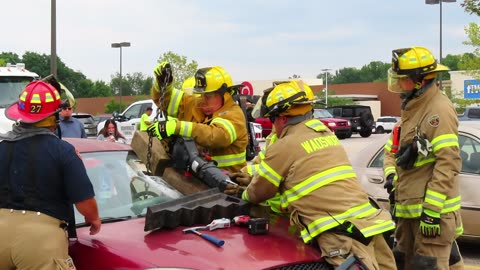 Wadsworth Fire Department Cutting up a car as if it was in a accident
