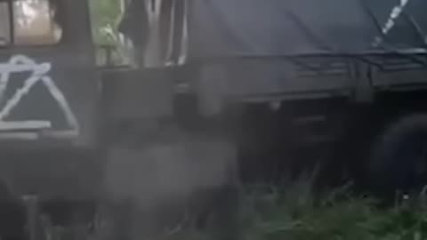 Ukrainian troops ambush Russian truck