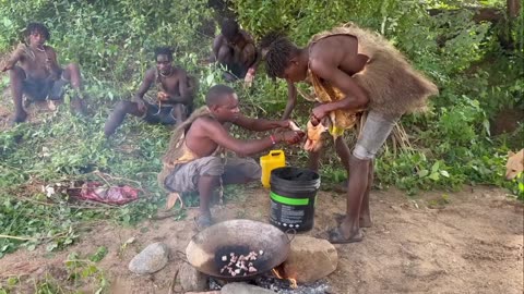 Hadzabe crew large mammals hunting