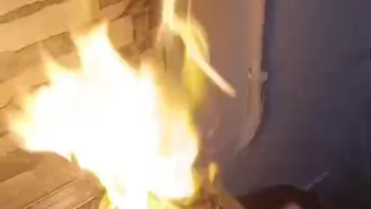 Magic Chef Makes Smoked Sausages Disappear