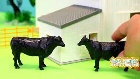 Set Red Pen for Horse and Yellow Pen for Pig