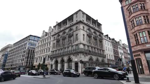 London’s ICONIC WOLSELEY Restaurant Was A Surprise!