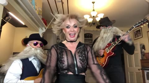 20210328 Toyah & Roberts Sunday Lunch - Gimme All Your Lovin’ [5k9T7PsMUBE]