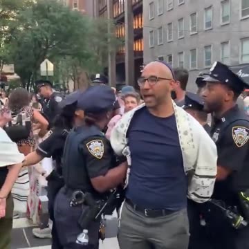 #Gaza #New York: 11 Jewish rabbis arrested for demonstrating against the genocide in Gaza