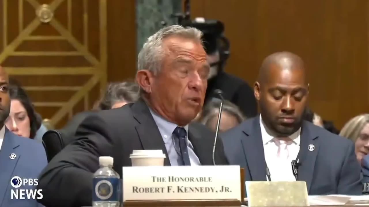 RFK Jr. calls out Elizabeth Warren for taking Phrma dollars