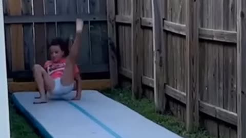 The Girl's Failure Situation #funny #dontlaught #hilariousfails #trynottolaugh