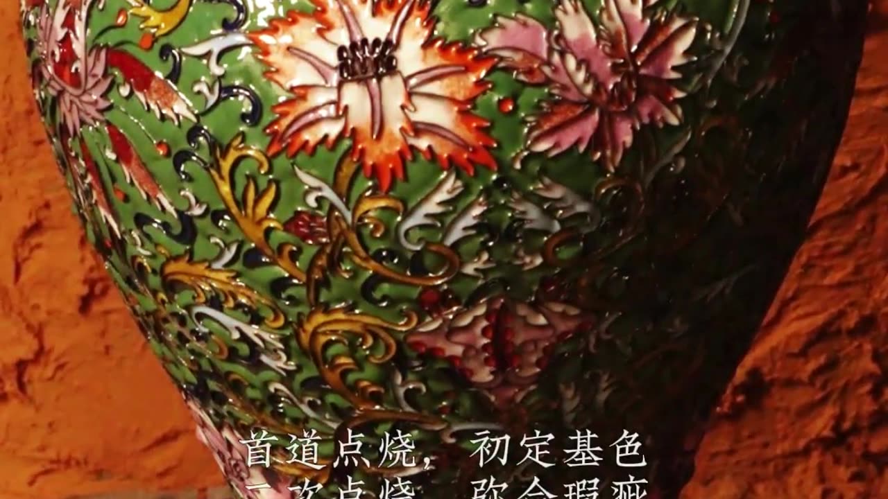 铜胎掐丝珐琅,诞生于元代,在明朝景泰年间达到鼎盛,因此得名景泰蓝。#非遗守护人 #抖音非遗计划#景泰蓝#百young非遗计划 #中国成都国际非遗节