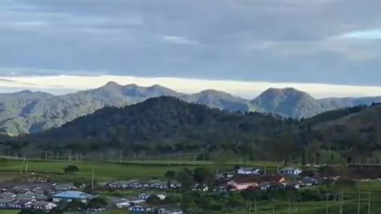 Majestic Mountain Peaks and Serene Scenic Views: Nature's Masterpiece"